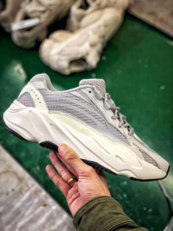 yeezy 700 v2 rep