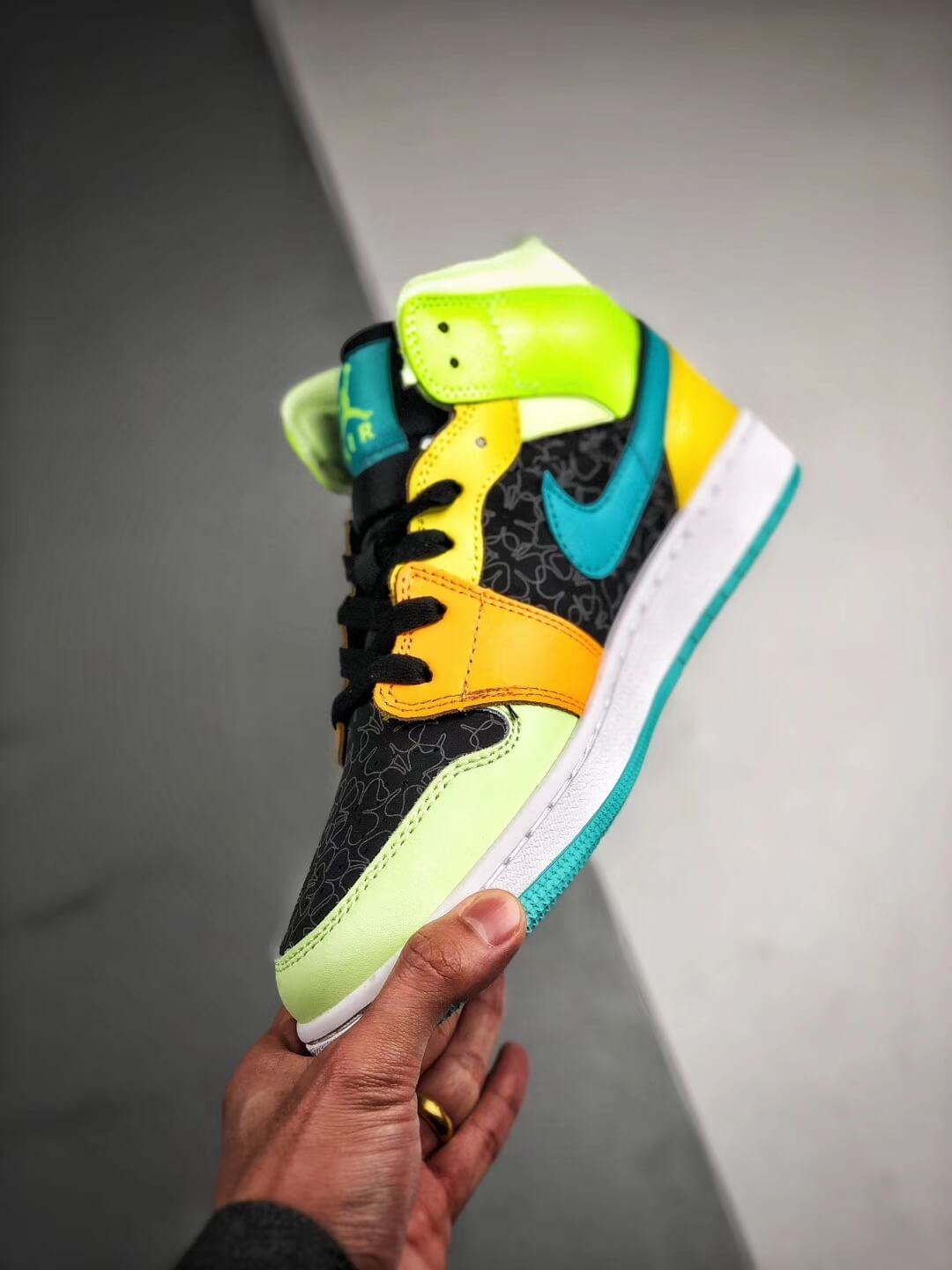 The Air Jordan 1 Mid Se Gs Aurora Green Sneaker Top Quality Fake Repshoes The Quality Replica Sneakers Supplier In China