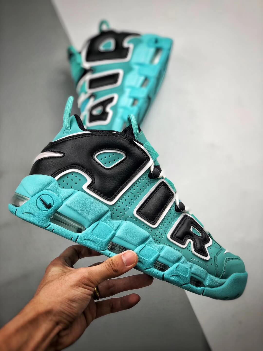 nike air uptempo turquoise